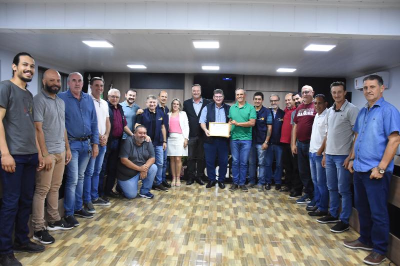 Câmara entrega Moção de Aplausos ao Rotary Club; confira também os projetos aprovados